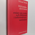 Mikael Böök : Biblioteksaktivisten : essäer om makt och b... - pikkukuva 1