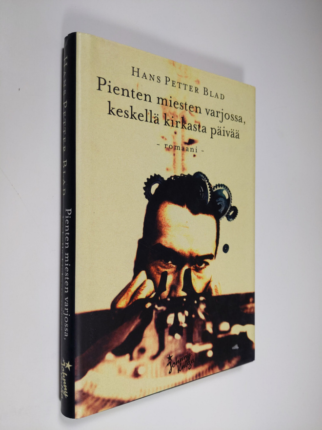 Hans Petter Blad : Pienten miesten varjossa, keskellä kir...