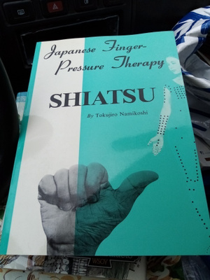 NAMIKOSHI : Japanese finger-pressure therapy SHIATSU