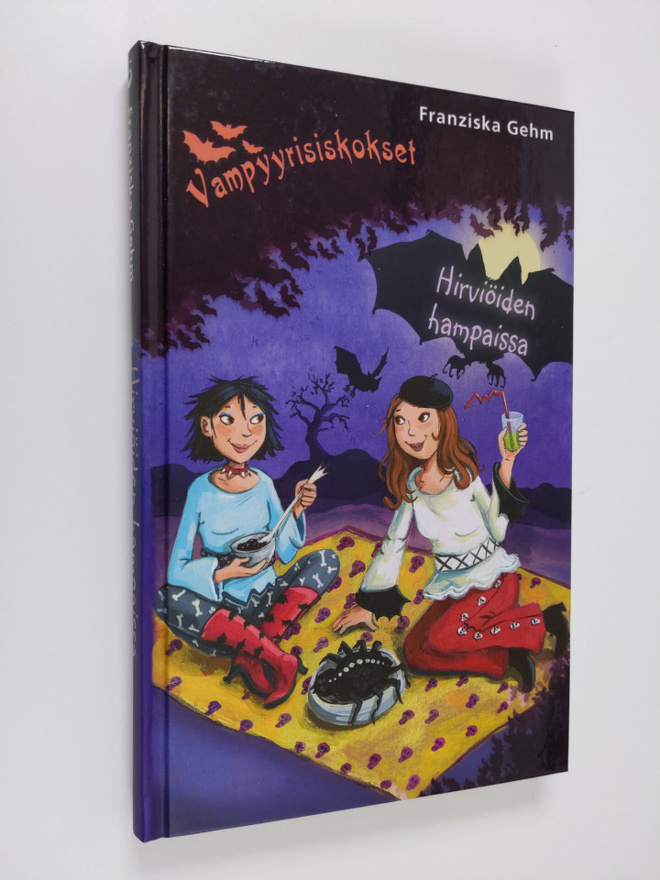Franziska Gehm : Hirviöiden hampaissa