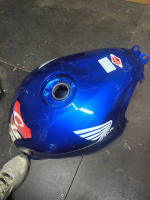 Honda CBR 1100 polttoainetankki