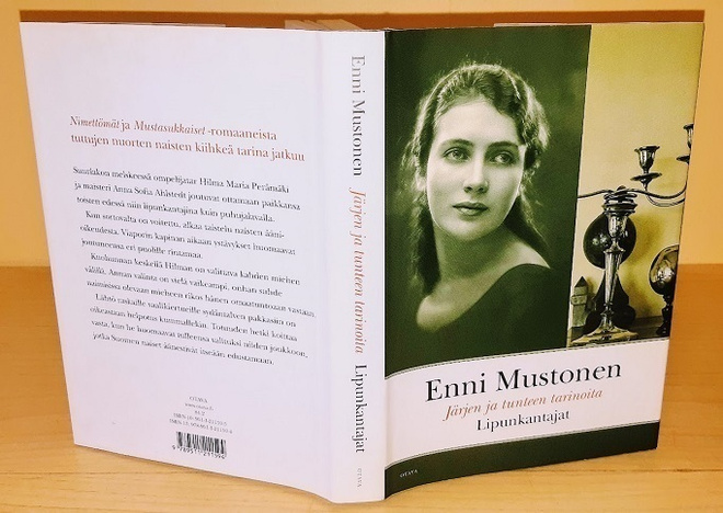 Enni Mustonen : Lipunkantajat ,1p