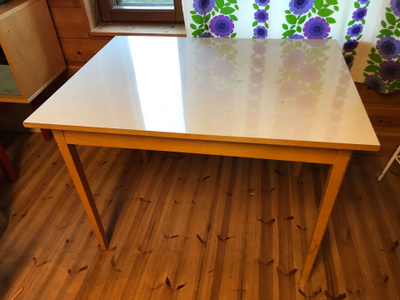 Vintage Artek-tyylinen pöytä