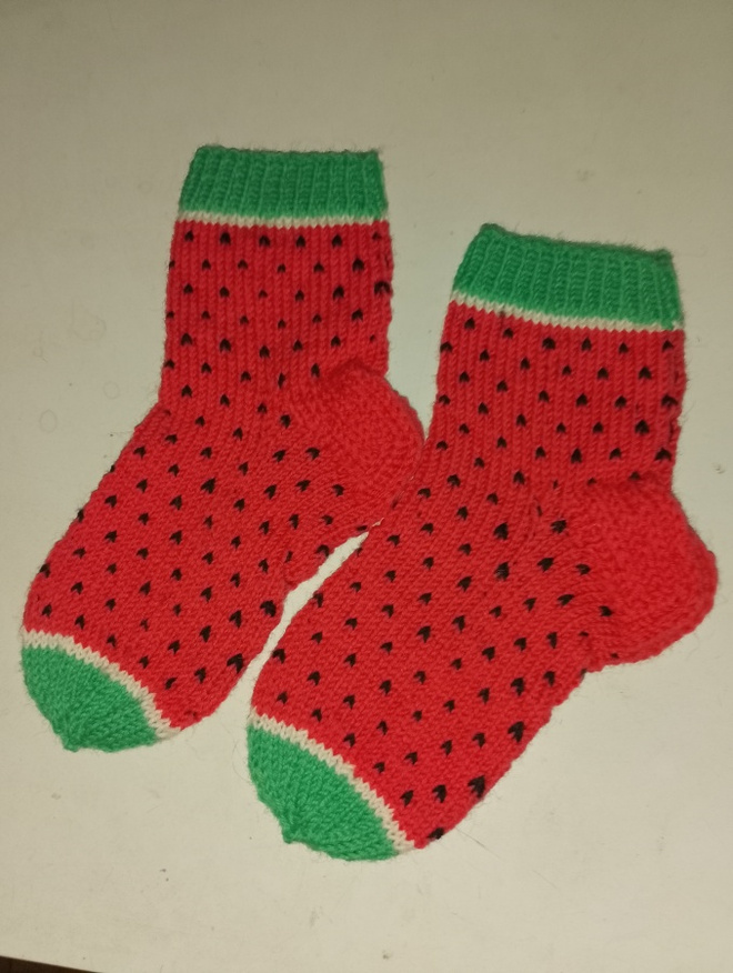 Vesimelonisukat