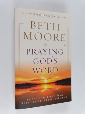 Beth Moore : Praying God's word : breaking free from spir...