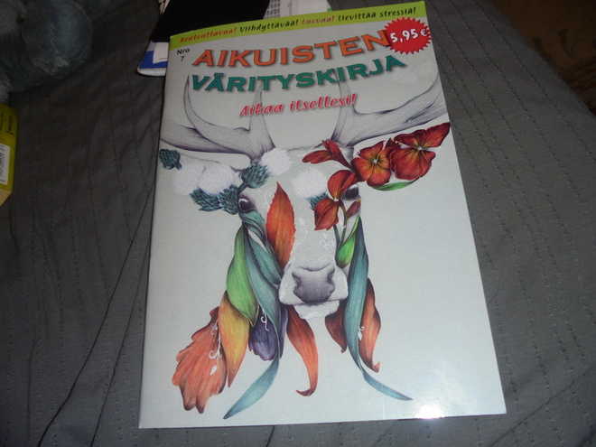 Aikuisten värityskirja. 