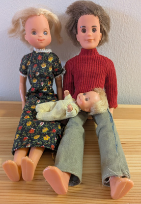 Nukkeperhe Sunshine Family 1973