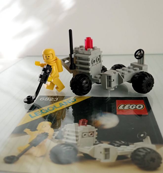 Lego space 6823 Kuukulkija vuodelta 1983