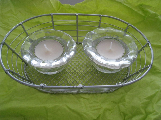 Tuikkulasi 2 kpl + metallikori