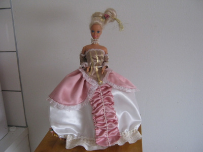 Barbie asu Marie Antoinette.