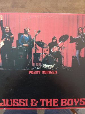 jUSSI & tHE bOYS : Pojat asialla.
