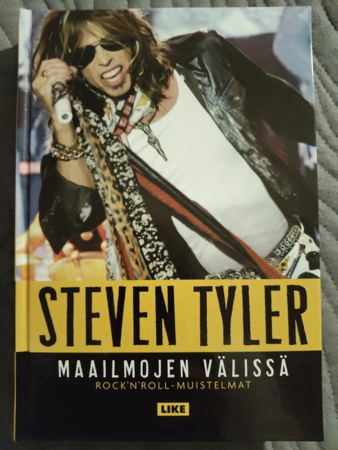 Steven Tyler: Maailmojen välissä: Rock'n'roll-muistelmat