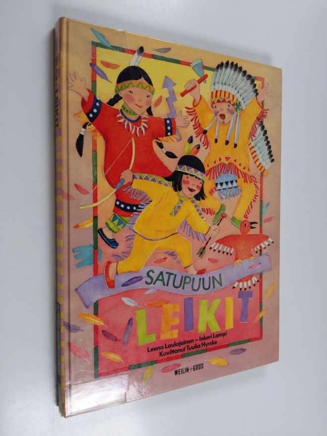 Leena ym. (toim.) Laulajainen : Satupuun leikit