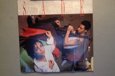SADE  ::  IS IT A CRIME  ::  VINYYLI  7"     1985