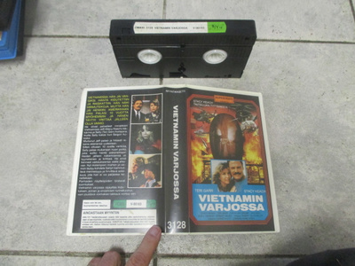 VIETNAMIN VARJOSSA - vanha VHS ( V-00163