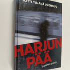 Matti Yrjänä Joensuu : Harjunpää ja pahan pappi - pikkukuva 1