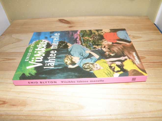 Enid Blyton Viisikko lähtee merelle (nidottu)