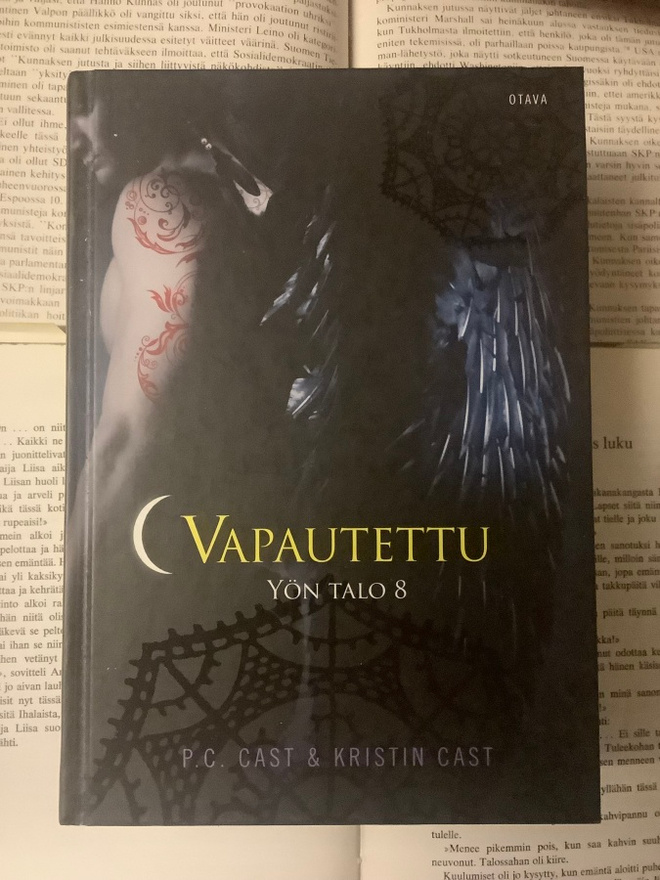 P.C.; Kristin Cast - Yön talo 8: Vapautettu (sid.)