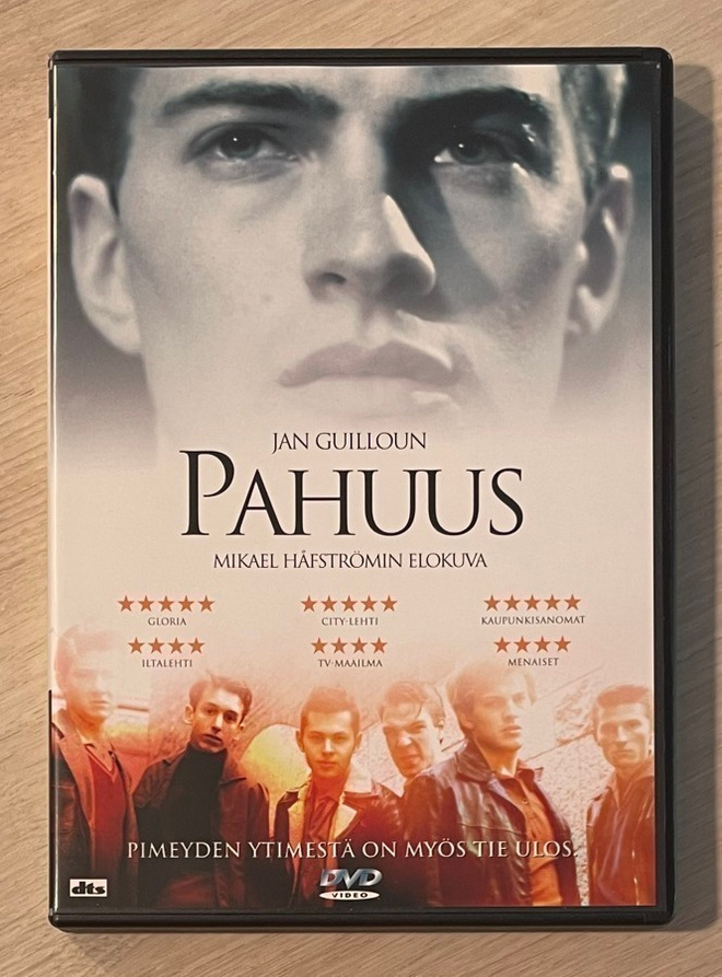 Jan Guilloun PAHUUS (2003) Gustaf Skarsgård (UUSI)