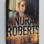 Nora Roberts : Förföljaren : spänningsroman - pikkukuva 1
