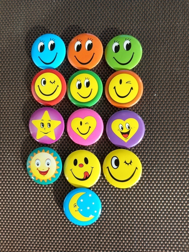 Emoji rintamerkki (badge) 0,50 kpl
