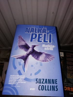 Suzanne Collins Nälkäpeli Matkijanärhi