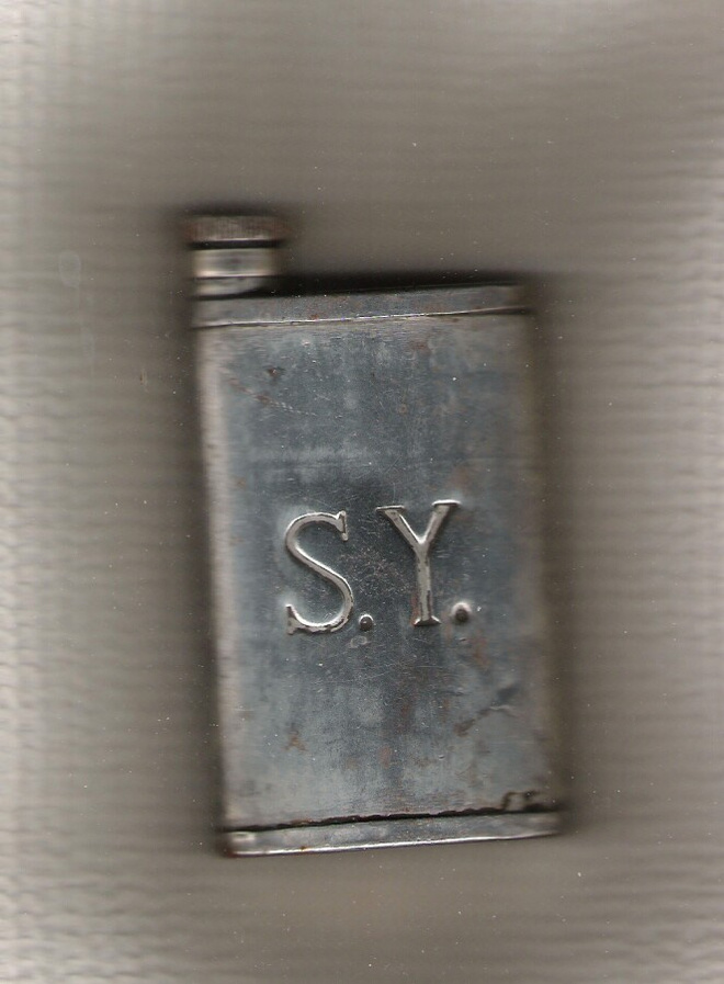 S. Y. Suojeluskunta Yhdistys, taskumatti tai öljymatti.