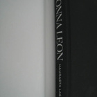 Donna Leon Haurasta lasia – 2008 Kovakantinen - pikkukuva 3
