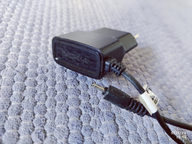 Nokia puhelin laturi AC-5E (phone charger)
