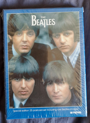 Beatles postikortteja 25 kpl laatikossa