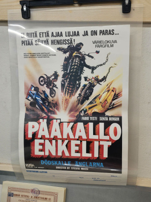 Pääkallo enkelit juliste.