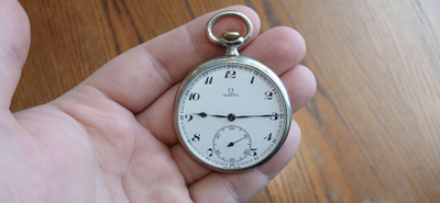 Omega taskukello