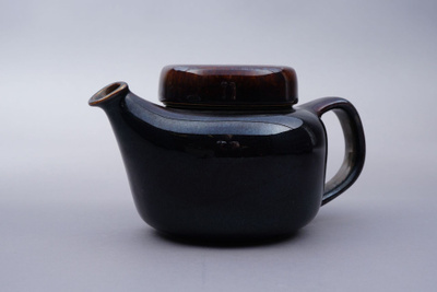 015. Arabia 'Mahonki' teepannu, Ulla Procope.