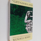 Wendell Berry : The gift of good land : further essays cu... - pikkukuva 1