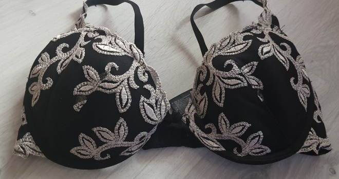 Mustat pitsiset push up Rintaliivit - koko 80C