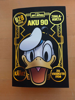 AKU ANKAN TASKUKIRJA . AKU 90 . 928 SIVUA . v 2024