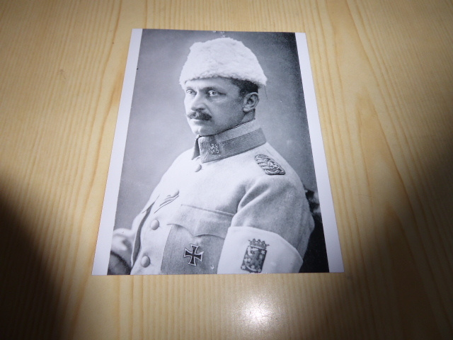 Uusi Mannerheim valokuva koko noin 11 cm x 15 cm