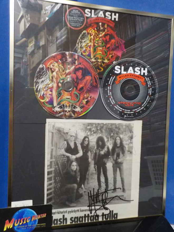 SLASH TAULU   NIMMAREILLA : DOVER, CLARKE AND SORUM