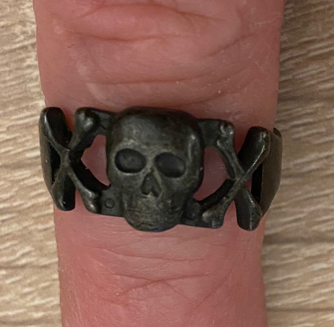 Militaria/kanttiinisormus?