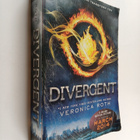 Veronica Roth : Divergent - pikkukuva 1