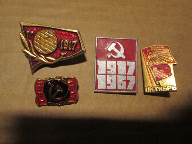 CCCP: neljä vintage Lokakuu1917 -pinssiä