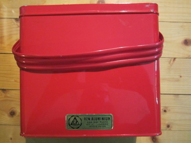 IRA DENMARK RETRO PELTINEN EVÄSLAUKKU