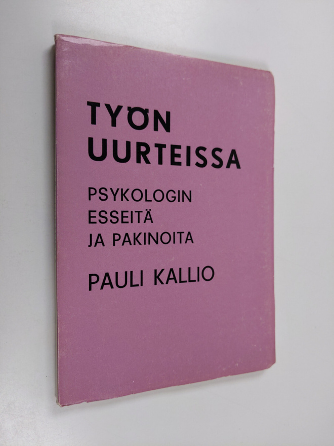 Pauli Kallio : Työn uurteissa : psykologin esseitä ja pak...