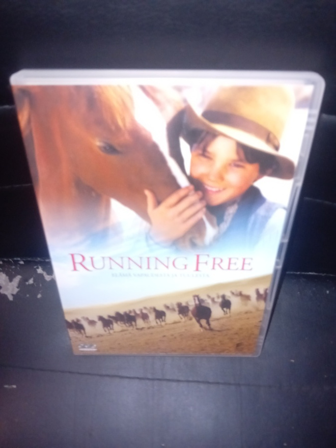 DVD Running Free ( SIS POSTIKULU )
