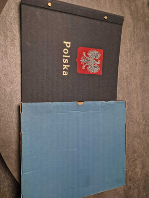 DAVO Luxe Puola (Polska) postimerkkialbumi suojakotelolla
