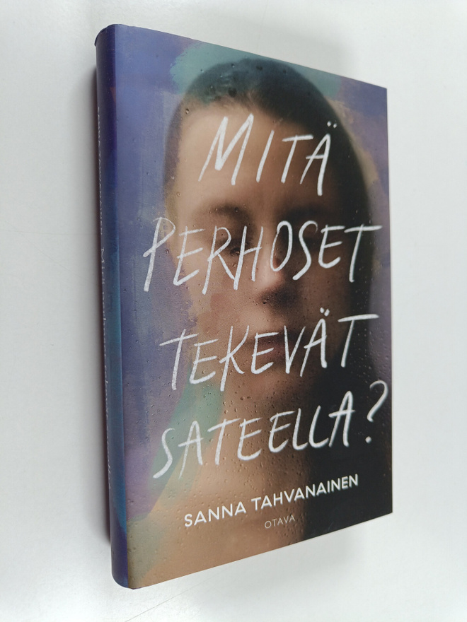 Sanna Tahvanainen : Mitä perhoset tekevät sateella?