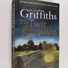 Elly Griffiths : The last remains : a Dr Ruth Galloway my... - pikkukuva 1