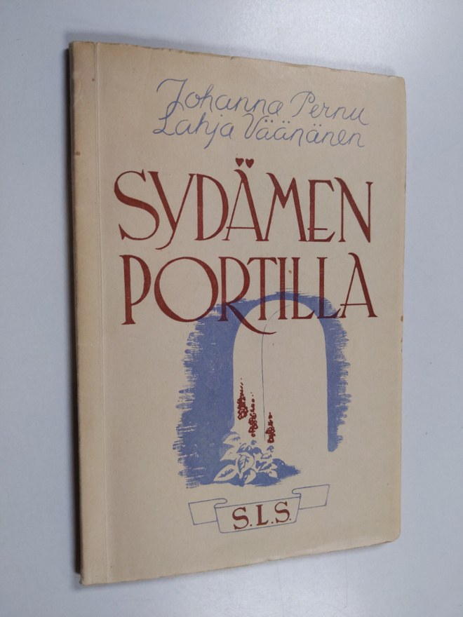 Johanna Pernu : Sydämen portilla : tyttöjen elämänkysymyksiä