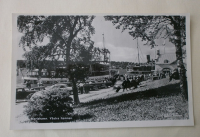 Mariehamn, Västra hamnen, höyrylaivat ja väkeä, vkpk, ei p.