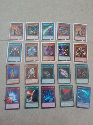 20 kpl Yu-Gi-Oh kortteja